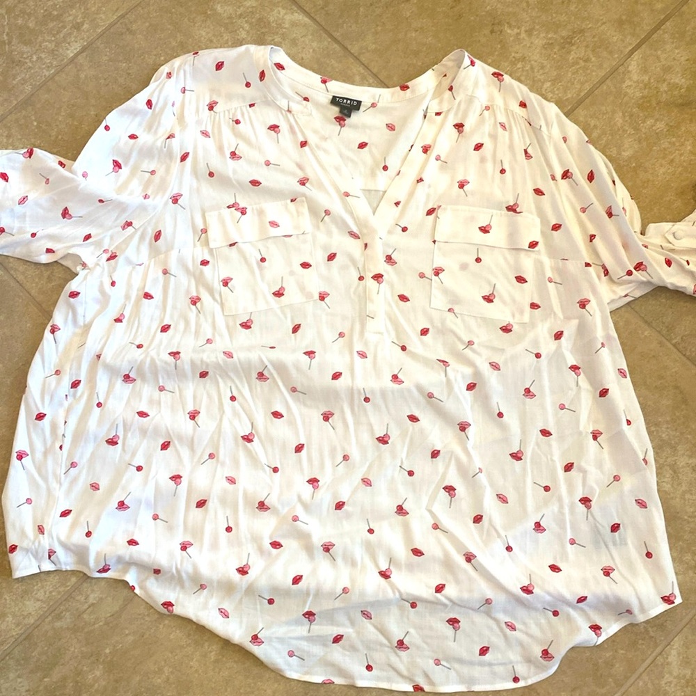 Women’s Torrid Blouse “Harper” Size 3 Lips and Lollipops